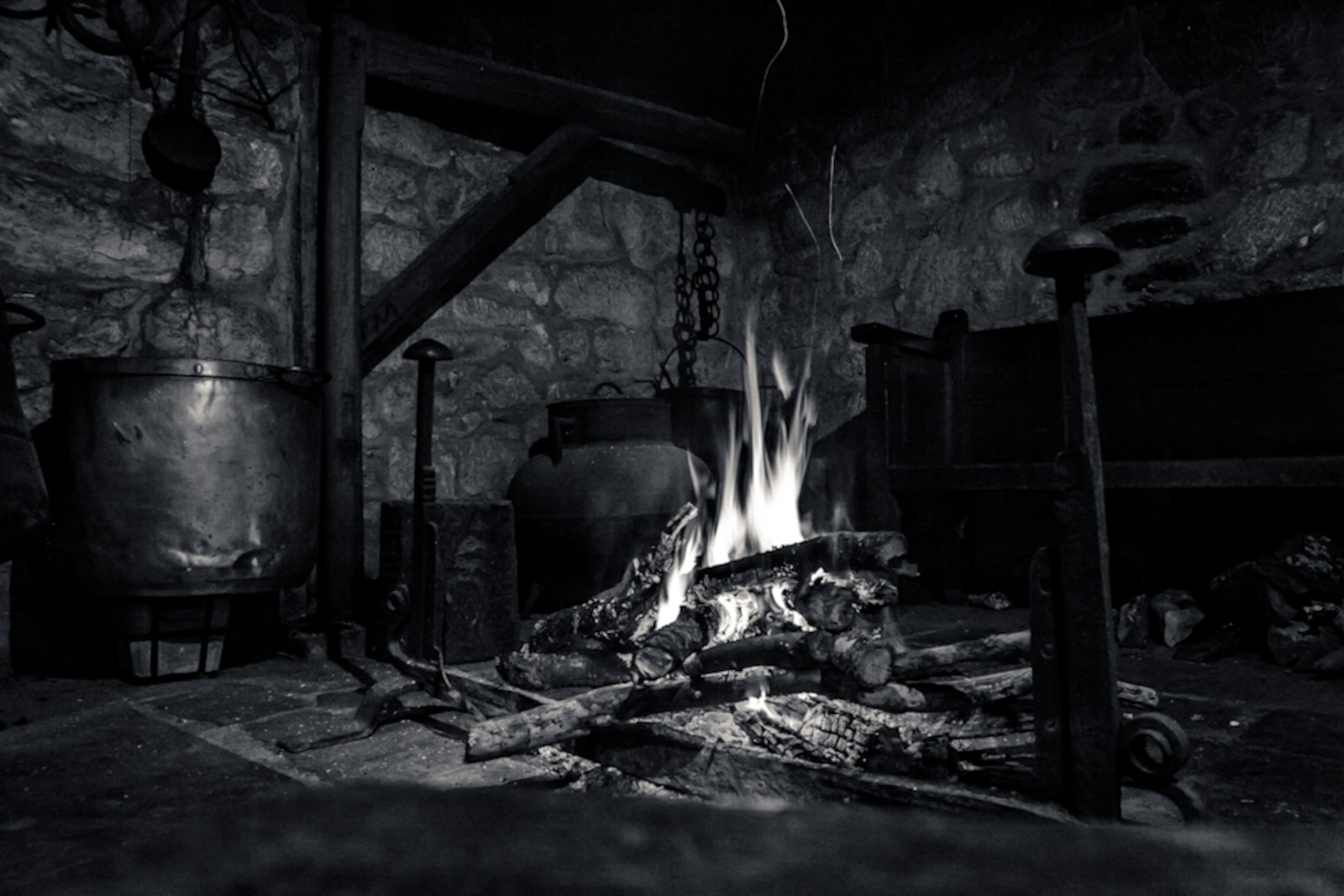La presencia del fuego en los hogares de Galicia La presencia del fuego en los hogares de Galicia